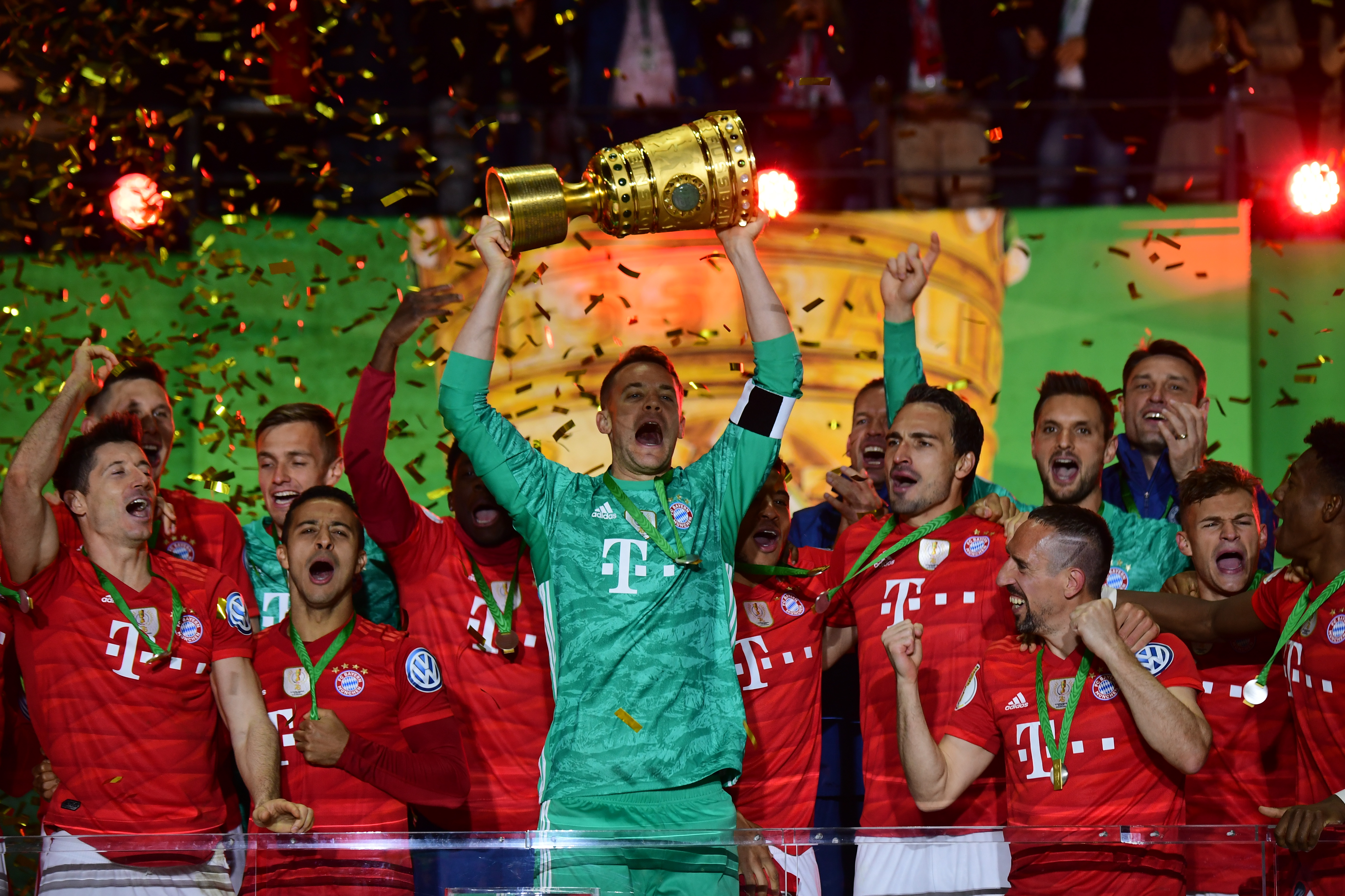 弗里克被迫在对阵贝蒂斯的比赛中调整进攻阵型（对阵贝蒂斯时，弗里克被动调整进攻布阵）