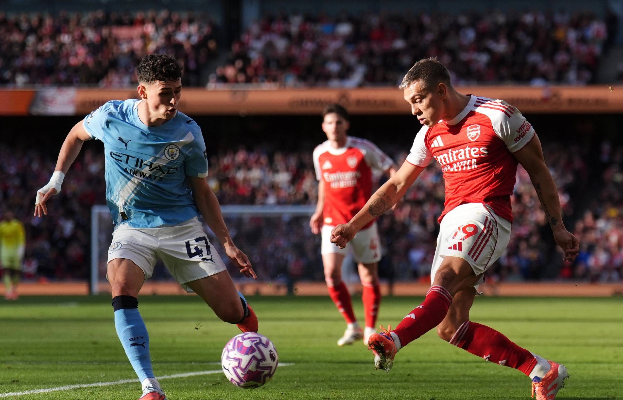 半场战报：勒沃库森0-1多特，安塞尔米诺头槌破门（半场战况：勒沃库森0-1落后多特，安塞尔米诺头球建功）