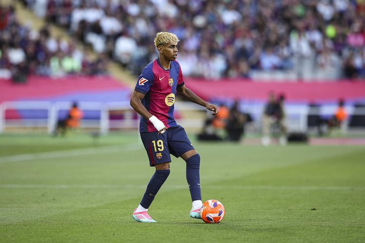 英媒：如果机会出现，利物浦、阿森纳和切尔西会追求伊尔迪兹（英媒：若机会合适，利物浦、阿森纳与切尔西或将竞逐伊尔迪兹）