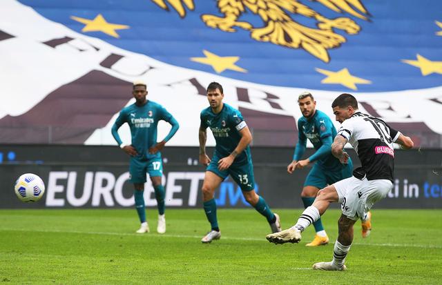 “小雪”节气将至，长春亚泰基地为天然草加盖第二层“棉被”（小雪将至，长春亚泰基地为天然草坪再盖一层“棉被”）