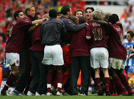 U15东亚锦战报：盛宸熙、柯博文建功，中国3-0中国香港（U15东亚锦赛：盛宸熙、柯博文破门，国少3-0击败中国香港）