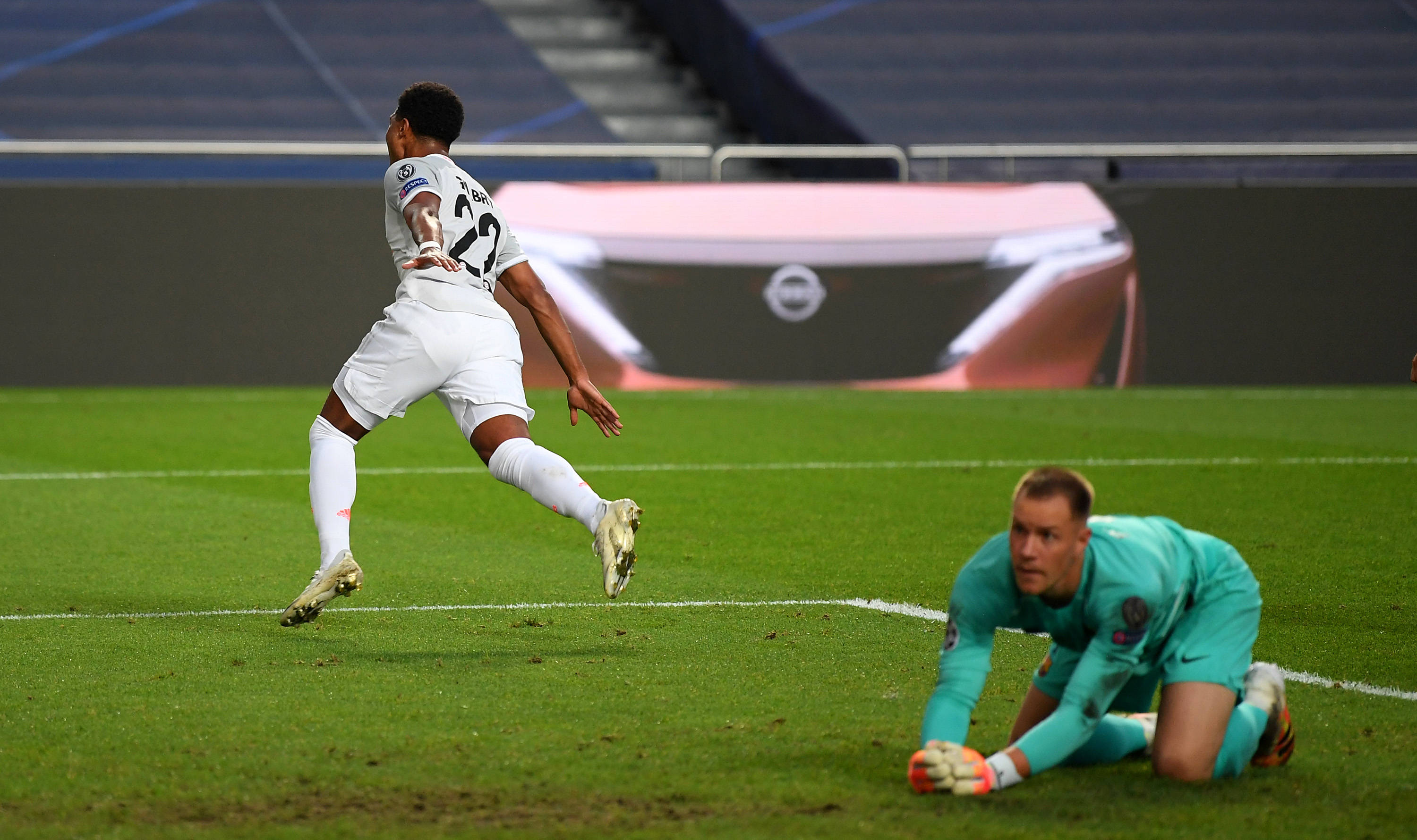 莱比锡中场强势碾压对手（莱比锡中场全面压制对手）