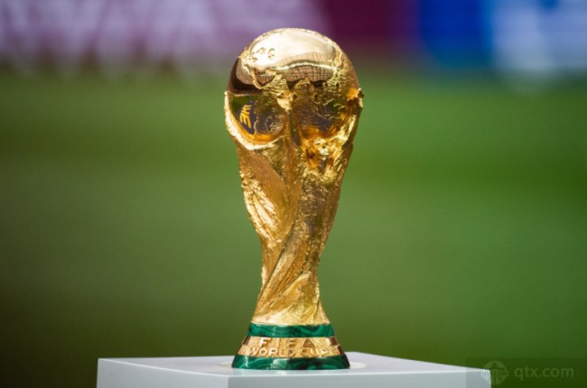 NBA：勇士险胜小牛 库里关键三分救主（NBA：库里献关键三分定胜局 勇士险胜小牛）