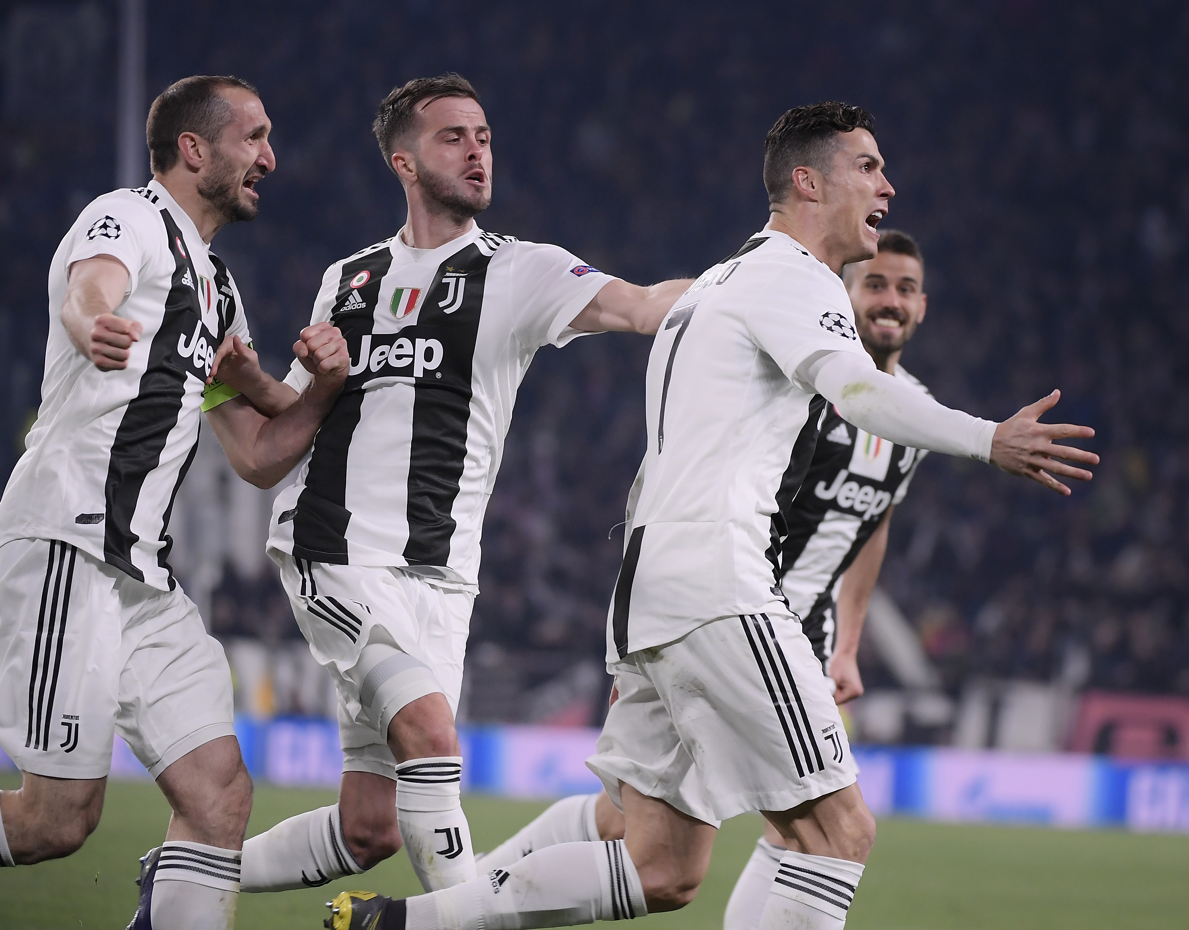 欧冠淘汰赛前瞻：拜仁客战巴黎,（欧冠淘汰赛前瞻：拜仁做客挑战巴黎）