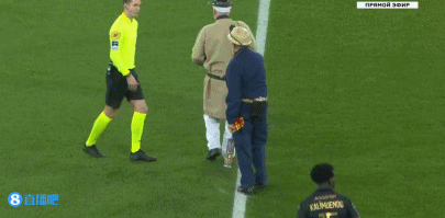 足球评论员兼作家，退役后的克拉默已在创作个人第二部小说（退役后成为足球评论员与作家的克拉默正创作第二部个人小说）